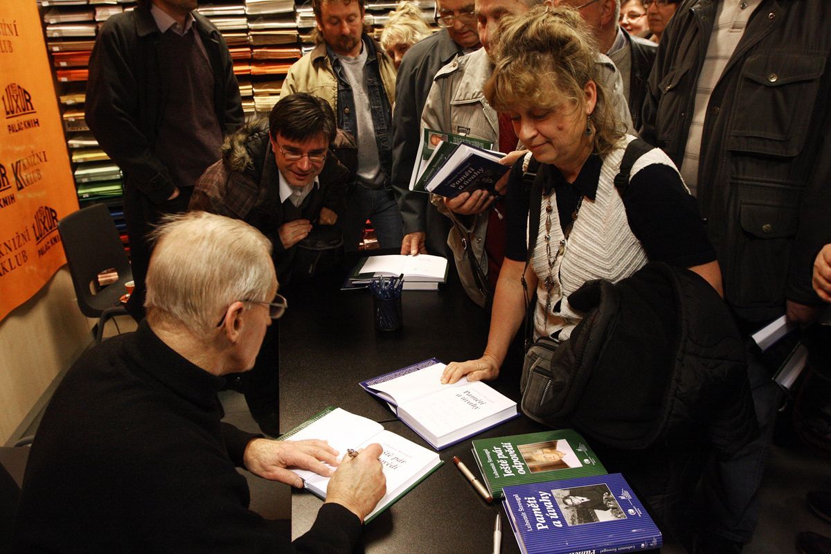 Autogramiáda Lubomíra Štrougala
