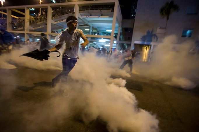 Protesty v ulicích Hongkongu nabírají na intenzitě. Demonstranti žádají větší autonomii.