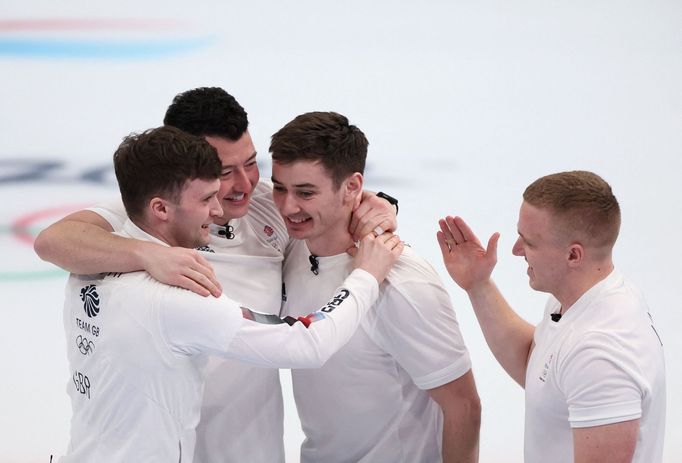 Radost britských hráčů curlingu z postupu do olympijského finále.