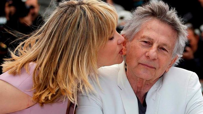 Roman Polanski na letošním festivalu v Cannes s manželkou Emmanuelle Seigner.