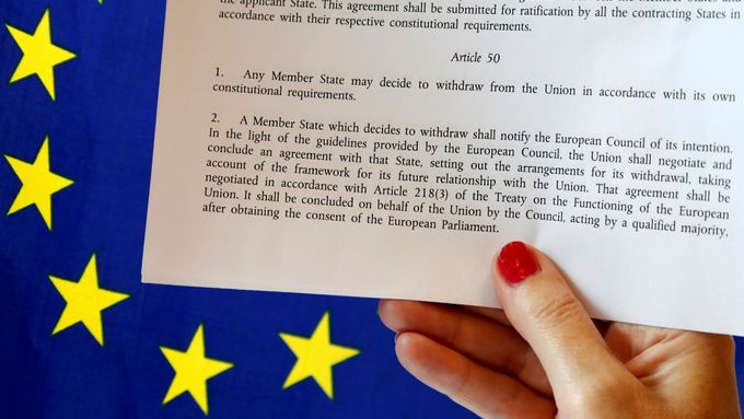 "Každý členský stát se může rozhodnout z Unie vystoupit." (Článek 50 Smlouvy o EU)