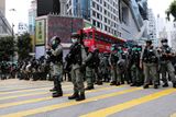Zákon, který tento týden projedná čínský parlament, by dovolil Pekingu zasáhnout do vnitřní bezpečnosti Hongkongu. Dosud toto právo měly jen místní bezpečnostní složky, které mají být stejně jako hongkongská vláda do roku 2047 nezávislé na Pekingu.