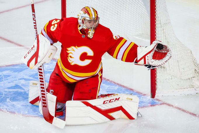 David Rittich v dresu Calgary