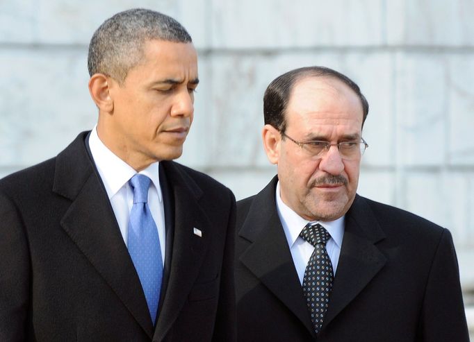 Obama a Maliki přijíždí položit věnce na hroby neznámým obětem na národní hřbitov v Arlingtonu.