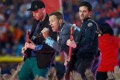 Virální video z koncertu Coldplay. Kamera zachytila při nevěře šéfa velké společnosti