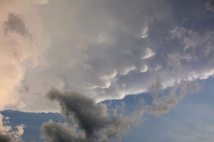 Mammatus cloud