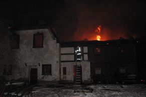 Obrazem: v Brništi shořel dům, zbyly jen základy