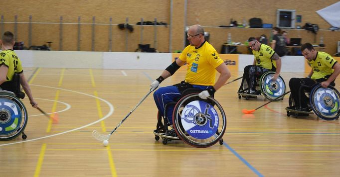 Rostislav Pohlmann je sedminásobným paralympijským medailistou. Kromě atletiky, kde posbíral cenné kovy na největší sportovní akci, se věnuje také basketbalu na vozíku.