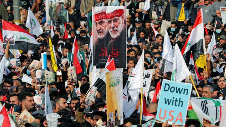 "Amerika je velký satan". Iráčané na výročí smrti Solejmáního protestují proti USA
