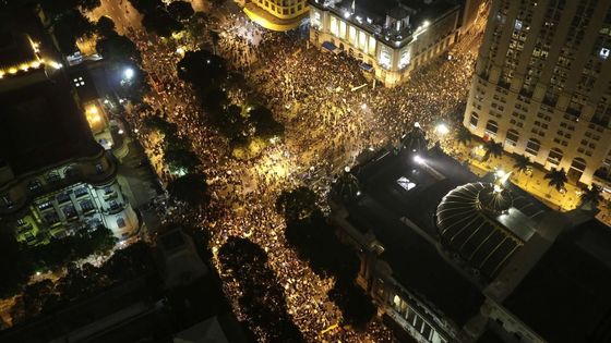 Učitelé chtějí přidat, ulice Ria de Janeira změnili v bojiště