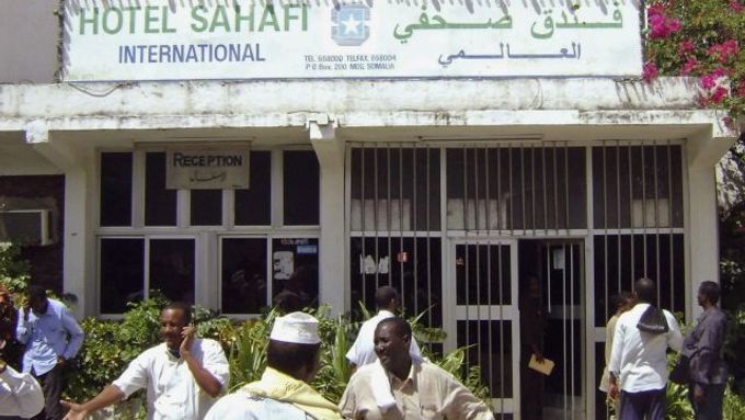 Únosci Francouze odvlekli z hotelu Sahafi v centru somálského Mogadiša do části města, kterou ovládají islamistické milice.