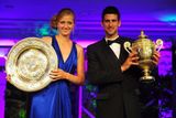 Vyhrála dvouhru (na snímku při společenském večeru pro vítěze turnaje, vedle ní vítěz mužské dvouhry Novak Djokovič)