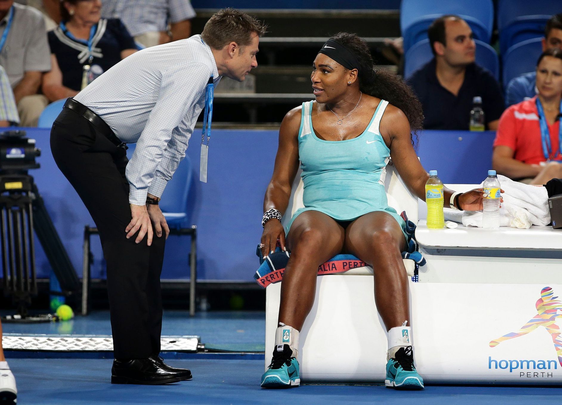 Serena Williamsová žádá o kávu na Hopmanově poháru
