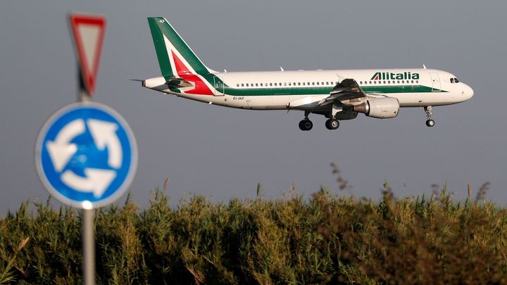 Slovenské stíhačky vzlétly k airbusu, který ztratil spojení. Obyvatele vyděsil třesk