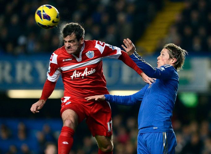 A aby vám to nebylo líto, ještě jednou naše oblíbená dvojka Fernando Torres (vpravo) a Ryan Nelsen.