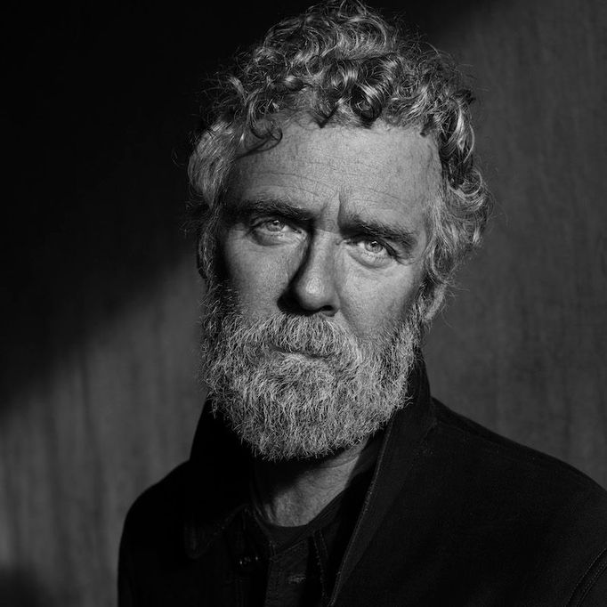 Písničkář Glen Hansard.