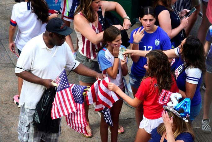 Průvod v New Yorku na počest amerických fotbalistek.