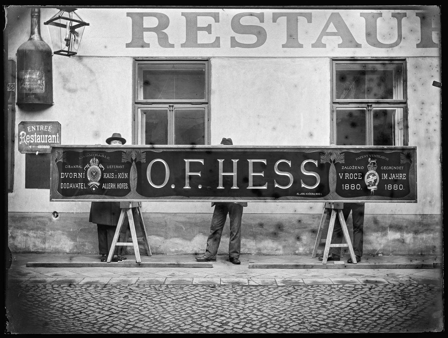 Negativy z popelnice, kniha, Martin Wágner, iniciativa, sbírka, archiv, Foto, fotografie, Magazín