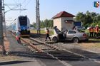 Honička s nečekaným koncem. Řidič ujížděl policistům, na přejezdu ho smetl vlak