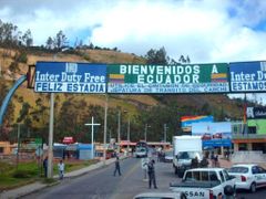 Hraniční přechod Rumichaca. Poslední kroky Jose Luise na ekvádorské půdě (foto Luis Guayanlema).