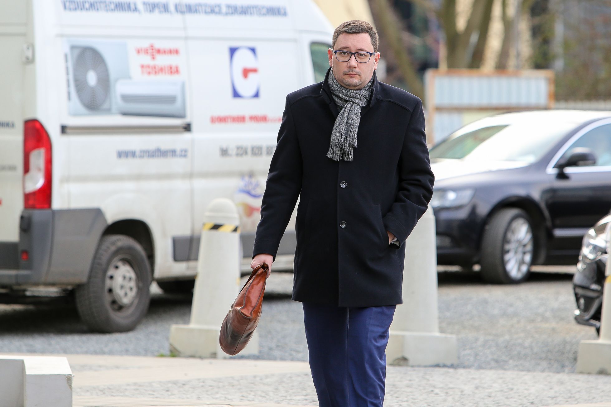 Sjezd SPD za účasti Miloše Zemana, před budovou bez akreditace