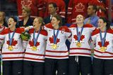 Kanaďanky s medailemi.