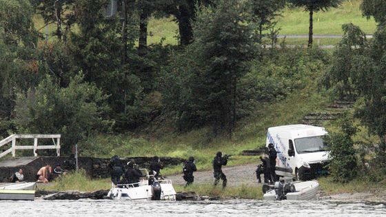 Oslo šokovala exploze, ale to nejhorší teprve přišlo. Breivik zavraždil 77 lidí