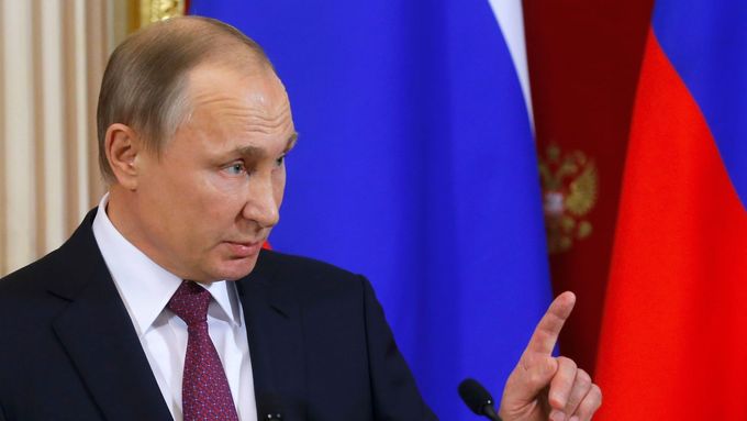 Kdybyste v Rusku sledovali televizi, tak za týden budete mít pocit, že Putin je nejlepší vládce na světě, říká novinářka Petra Procházková.
