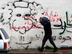 Protivládní graffiti v libyjském Benghází. Poznáváte Muammara Kaddáfího?