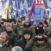 V Moskvě demonstrují desetitisíce Putinových přívrženců