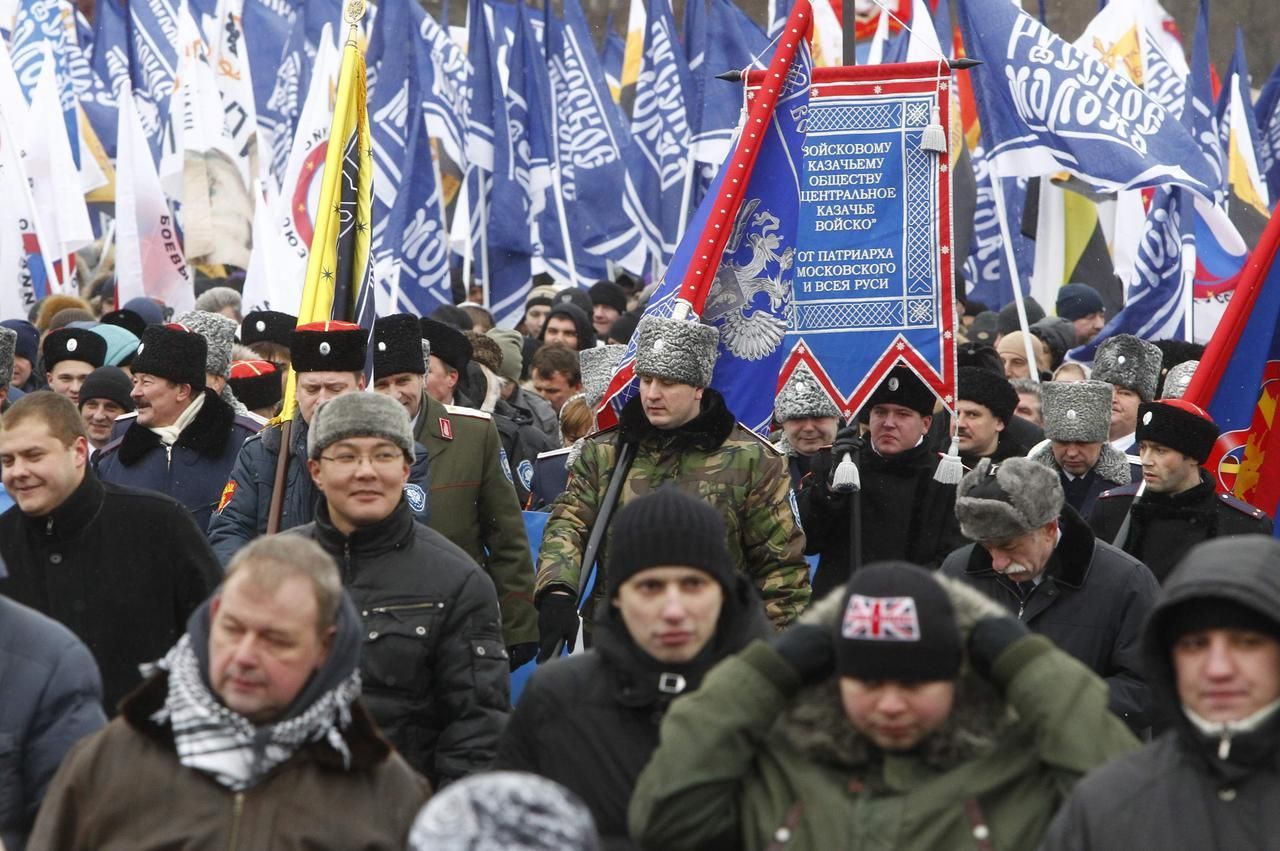 V Moskvě demonstrují desetitisíce Putinových přívrženců