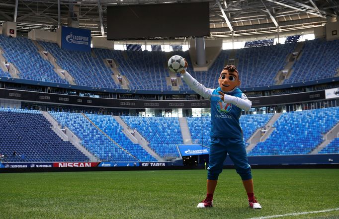 Maskot fotbalového Eura 2020 Skillzy