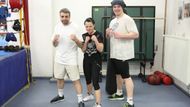 Sehraný tým - zleva kouč Jurij Krivoručko, vedle profesionální boxerka a kondiční trenérka Arleta Krausová a vpravo pak hlavní hvězda stáje Médea Boxing Teamu Ondřej Pála, nejlepší to česká těžké váha.