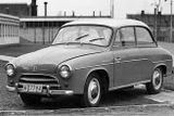 Lisovat se díly začaly v roce 1958, až se Syrenou 102 (na snímku), což byla druhá modernizace vozu, ale započala v roce 1962 definitivně sériová produkce.