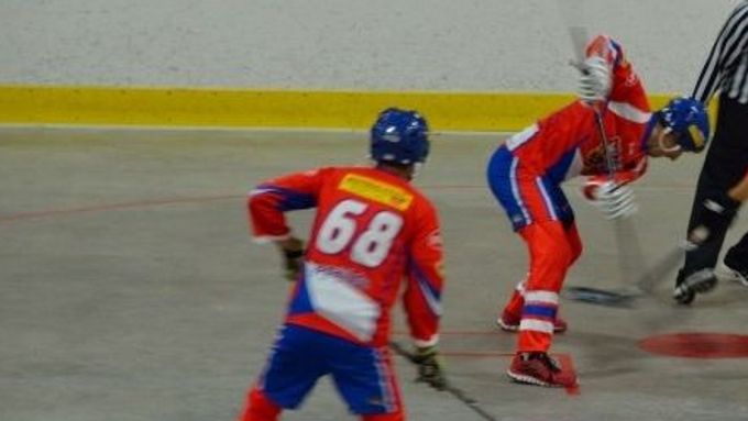 Čeští hokejbalisté na triumf z let 2009 a 2011 nedosáhli, a na zlatý hattrick tak nedosáhli.