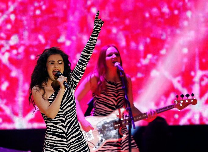 Charli XCX performs during the 2015 MTV Movie Awards in Los Angeles