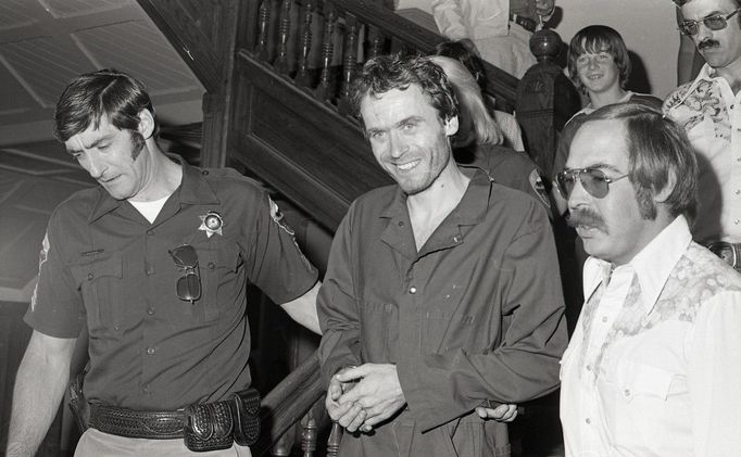 Ted Bundy. Nechvalně proslulí sérioví vrazi historie.