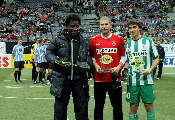 Víkend šampiónů: nejlepší hráči turnaje (zleva doprava) - Bony Wilfried (Sparta, nejlepší střelec), Radek Sňozík (Bohemians, nejlepší brankář) a Jan Morávek (Bohemians, nejlepší hráč)