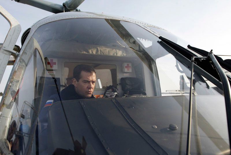 Dmitrij Medveděv jako pilot bombardéru