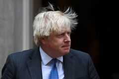 Boris Johnson musí zaplatit pokutu za večírky během lockdownu