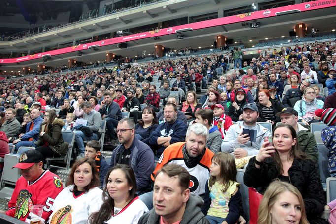 NHL Global Series 2019, Prague, Philadelphia Flyers - Chicago Blackhawks. Fanoušci sledují trénink.