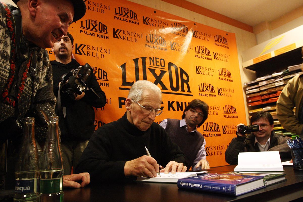 Autogramiáda Lubomíra Štrougala