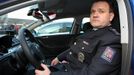 Šéf dopravní policie Leoš Tržil za volantem nového Volkswagenu Passat R36.