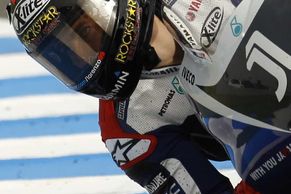Suverénní Stoner ovládl i kvalifikaci v Jerezu, Rossi se trápil
