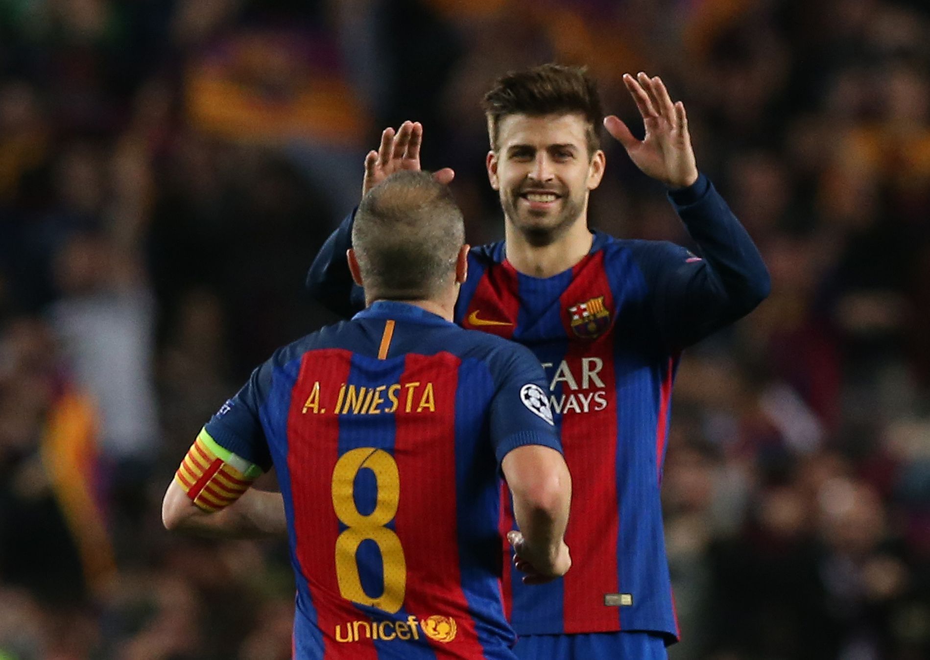 LM, Barcelona- Paris St Germain: radost Barcelony - Andres Iniesta a Gerard Piqué