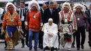 Papež František přijíždí na setkání s tzv. prvními národy, domorodými komunitami Metis a Inuitů v Maskwacis v Kanadě.
