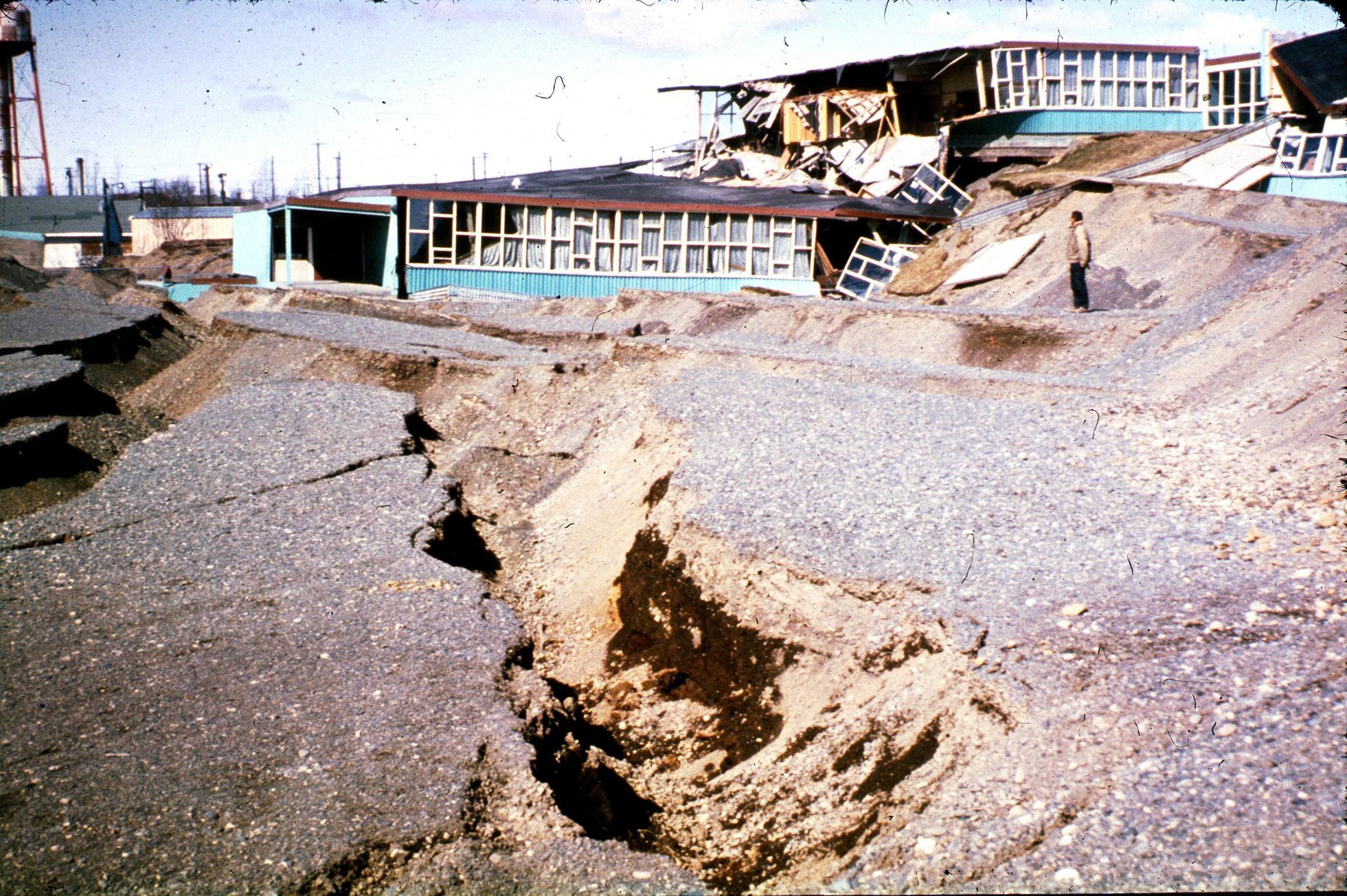 Землетрясение в реальном времени. Аляскинское землетрясение 1964. Анкоридж 1964. ЦУНАМИ на Аляске 1964.