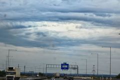 Zvláštní vírový útvar se objevil nad středními Čechami a Prahou