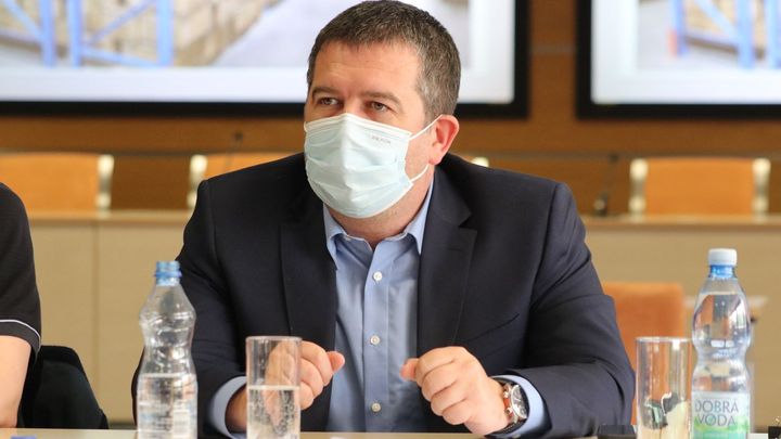 Počet účastníků demonstrace omezit nelze, tvrdí Hamáček. Policie je jiného názoru