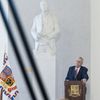 Miloš Zeman oznámil kandidaturu na prezidenta - jeho TK, aktivisté před Hradem